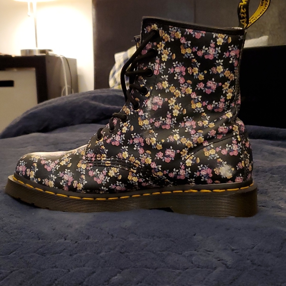 Doc Martens AirWair with Bouncing Soles Sz 8 - Picture 6 of 7